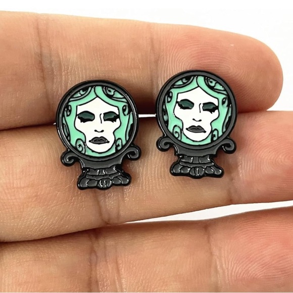 NWT Disney Haunted Mansion Disneyland Madame Leota Stud Earrings Goth Halloween - Picture 3 of 3